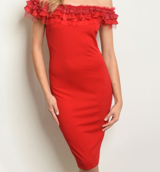 Gorgeous red off the shoulder dress.Form fitting - Picture 3 of 5